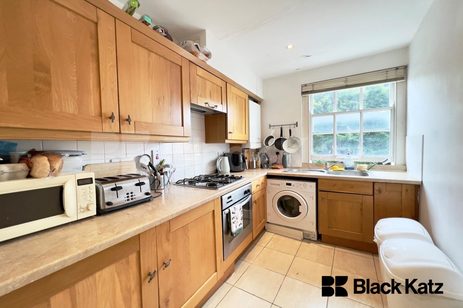 Charming duplex three bedroomed two bathroomed period conversion Union Street, London Bridge